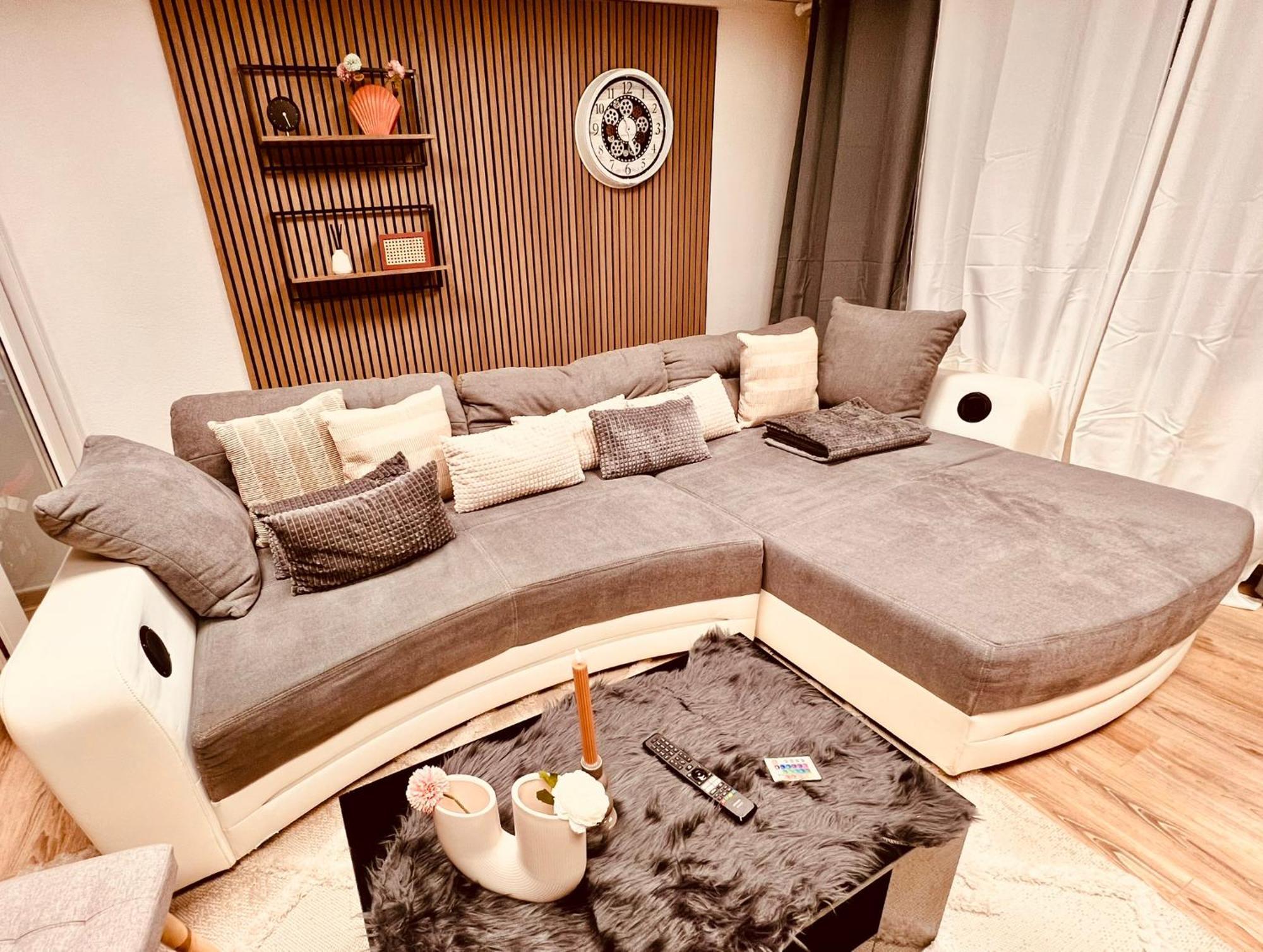 Cologne Luxe Living: Opulent Elegance Unleashed Apartment Exterior photo