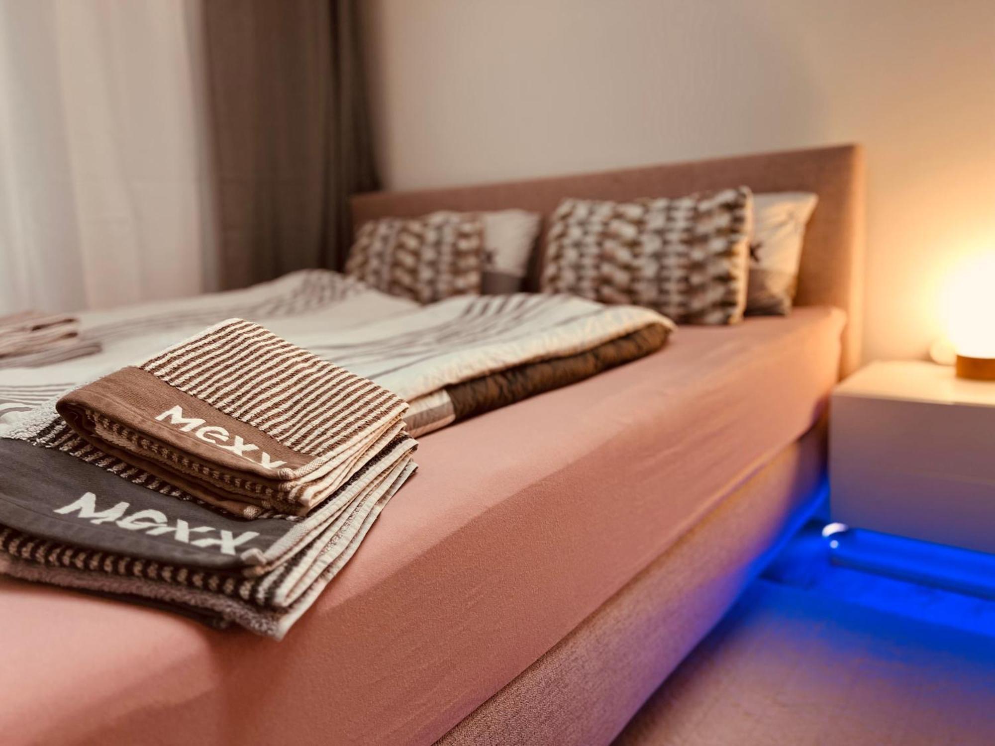 Cologne Luxe Living: Opulent Elegance Unleashed Apartment Exterior photo